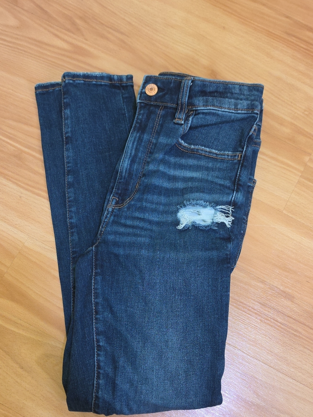 American Eagle Outfitters Women's Super High Rise Jegging Distressed
